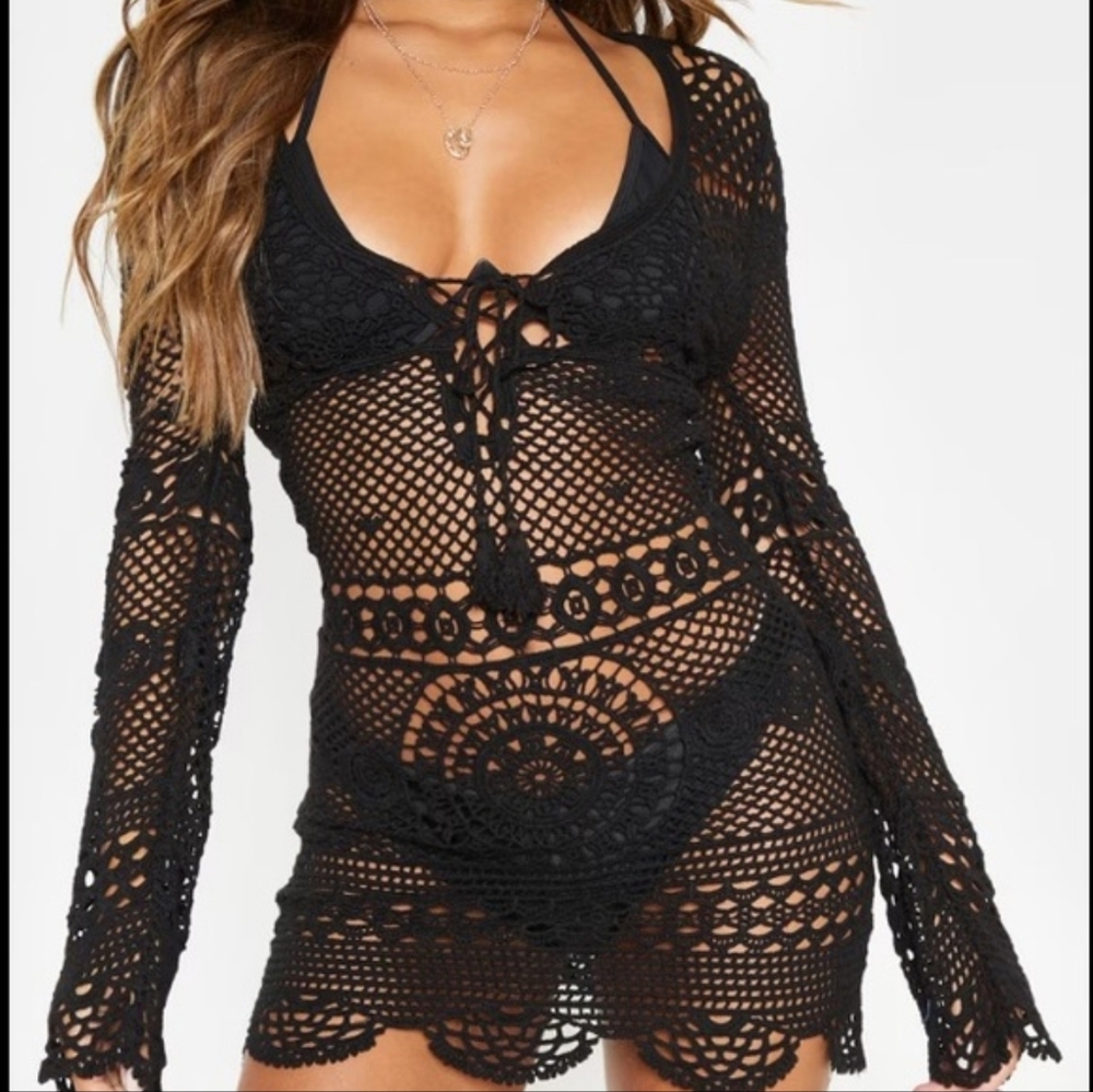 🖤 Pretty Little Thing Black Crochet Cover Up Mini Dress NWT Size Medium